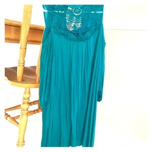 Dress- flowy with lace cut out!